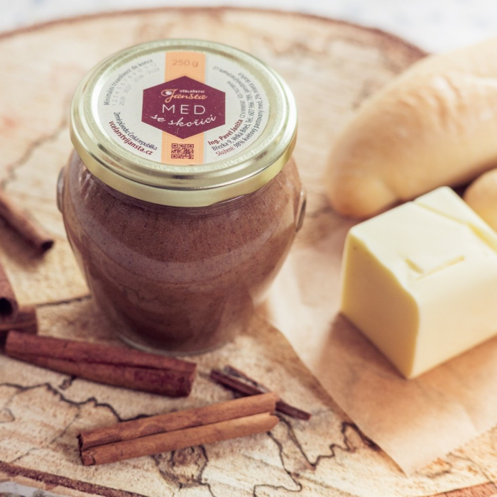 Med se skořicí 250 g